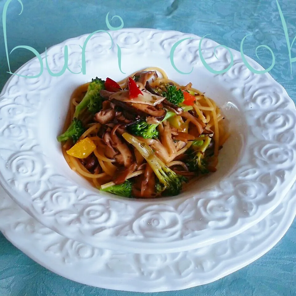 どっさりきのこの和風ぺペロンパスタと怪しいお食事券♪|ぶりさんさん