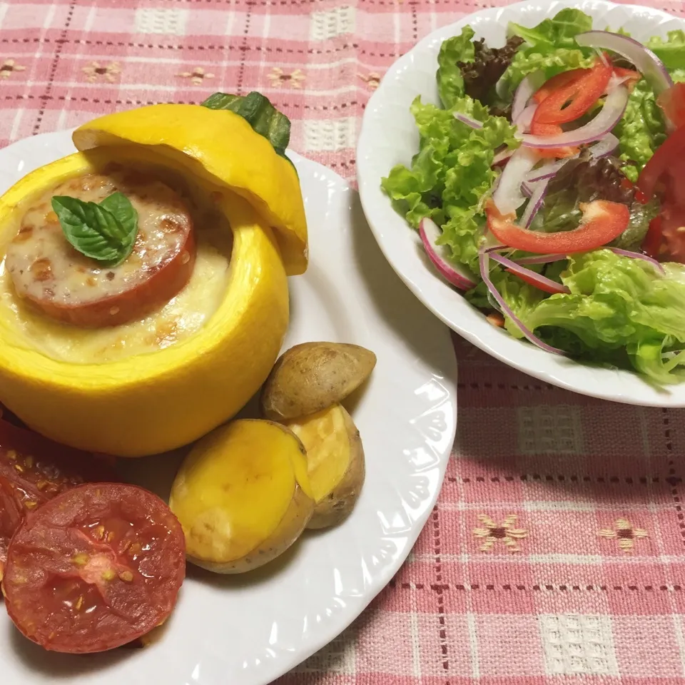 ズッキーニのチーズインハンバーグ詰め&おうち野菜のサラダ❤️|ひだまり農園さん