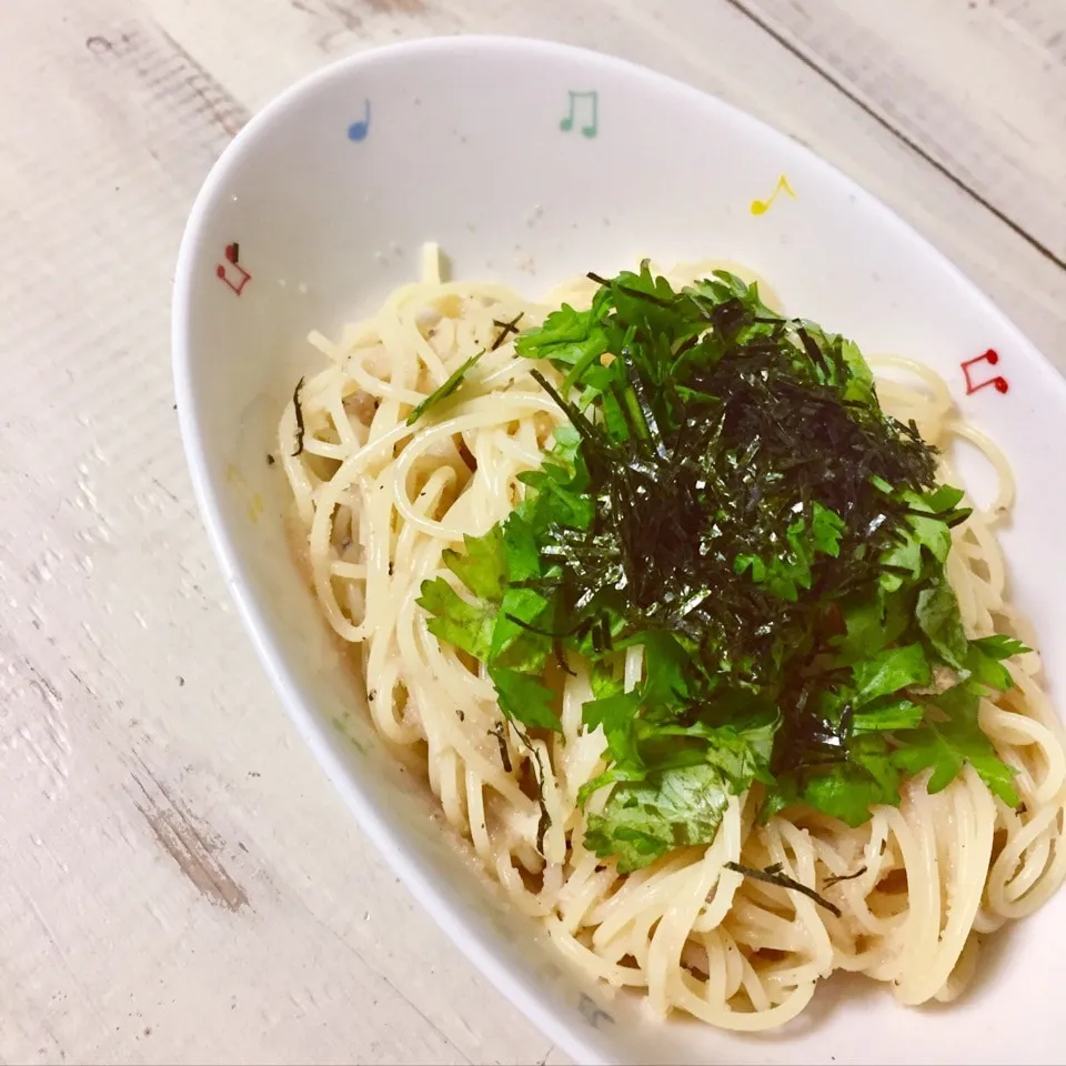 Snapdishの料理写真:たらこのパスタ パクチートッピング|パウダーさん