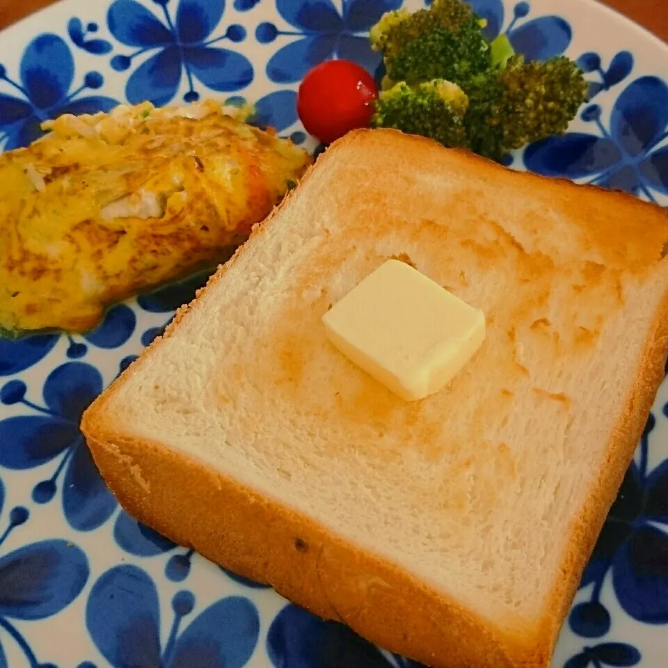 Pelicanの食パン🍞でトーストランチ|momomotototokokokoさん