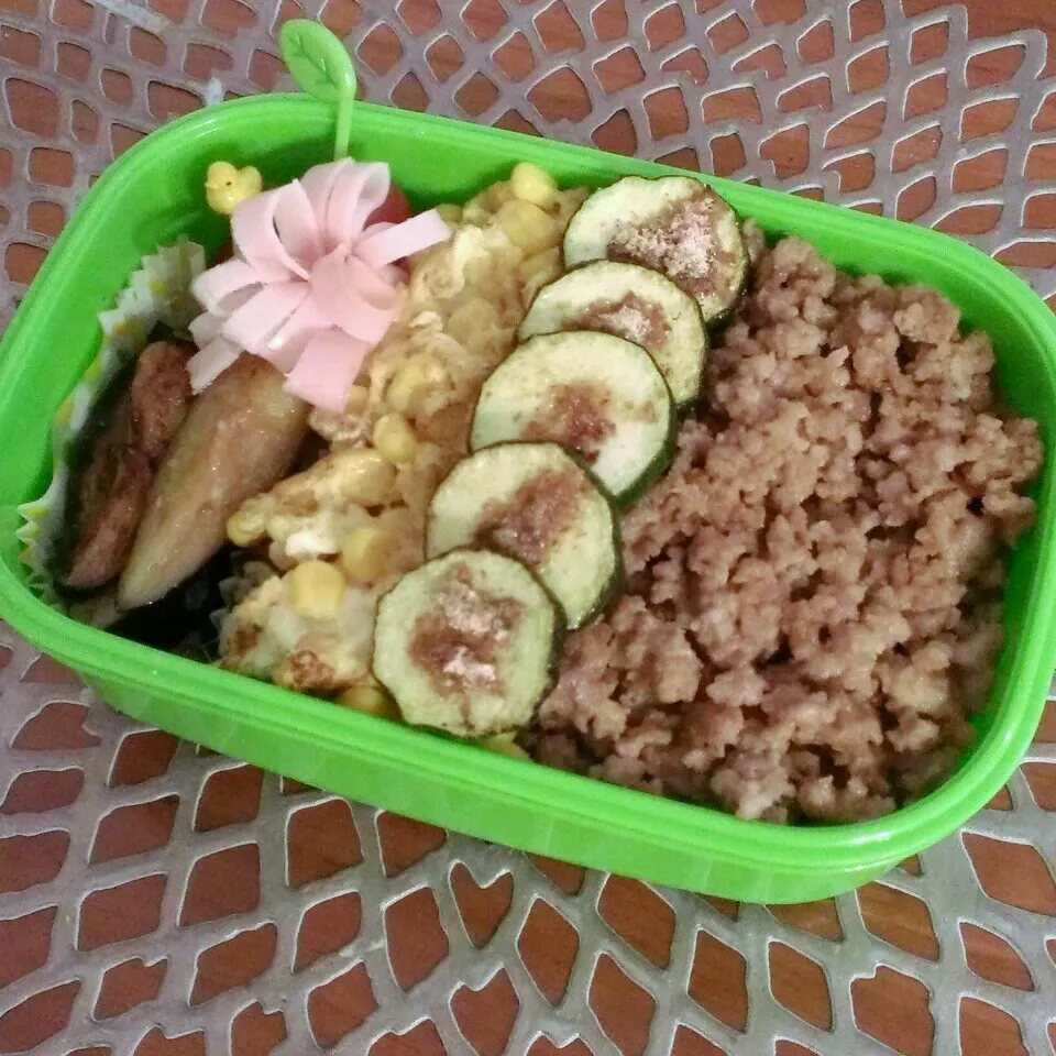 Snapdishの料理写真:☆お弁当:28May2016|momomotototokokokoさん