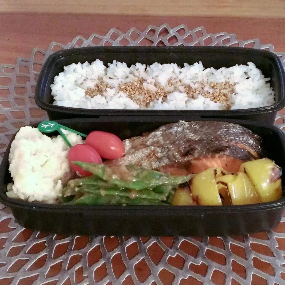 Snapdishの料理写真:☆お弁当:09May2016|momomotototokokokoさん