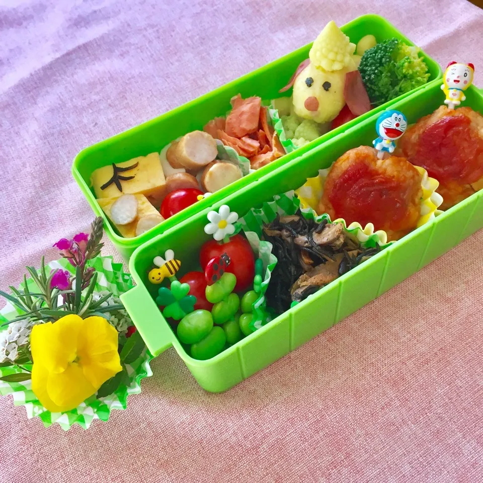 お花🌼と葉っぱ🍃で作ったごはん(孫)とばばち弁当💕|マミさんさん