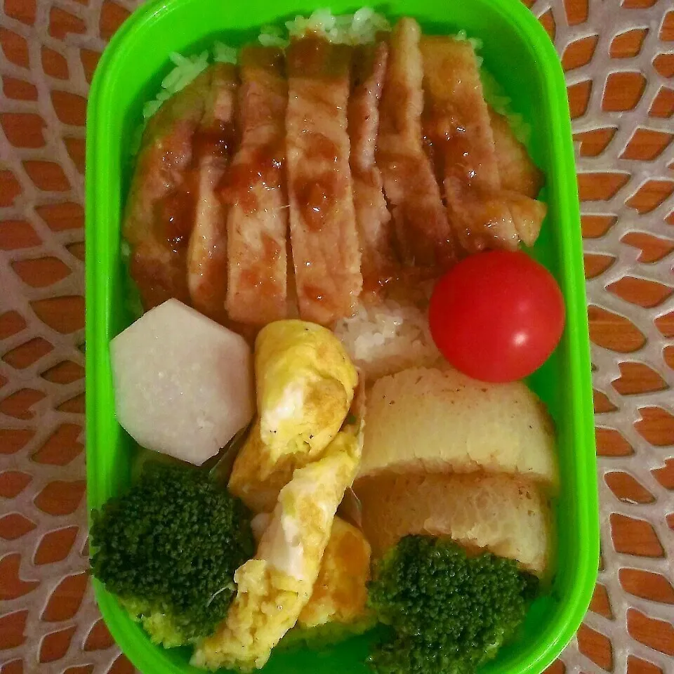 Snapdishの料理写真:☆お弁当:05Jan2016|momomotototokokokoさん