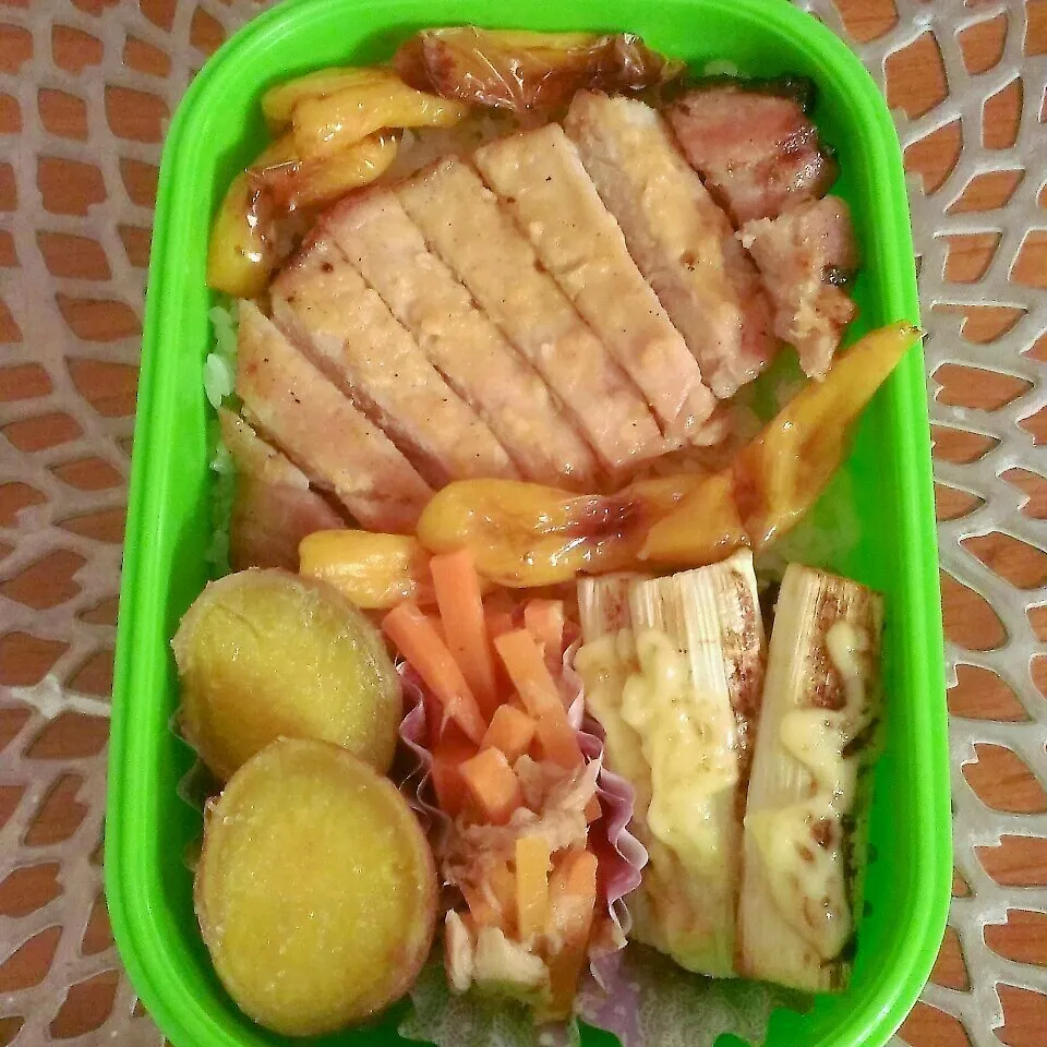 Snapdishの料理写真:☆お弁当:28Dec2015|momomotototokokokoさん