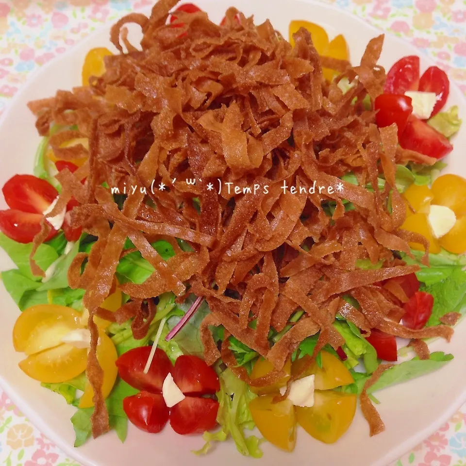 春巻きの皮でバリバリサラダ♡|miyuさん