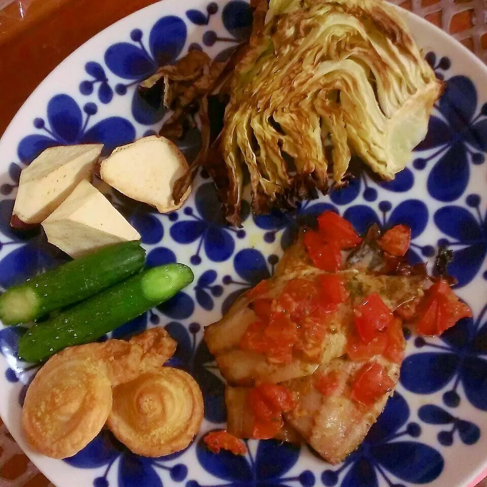 鯵のトマト焼きをメインにお夕食|momomotototokokokoさん