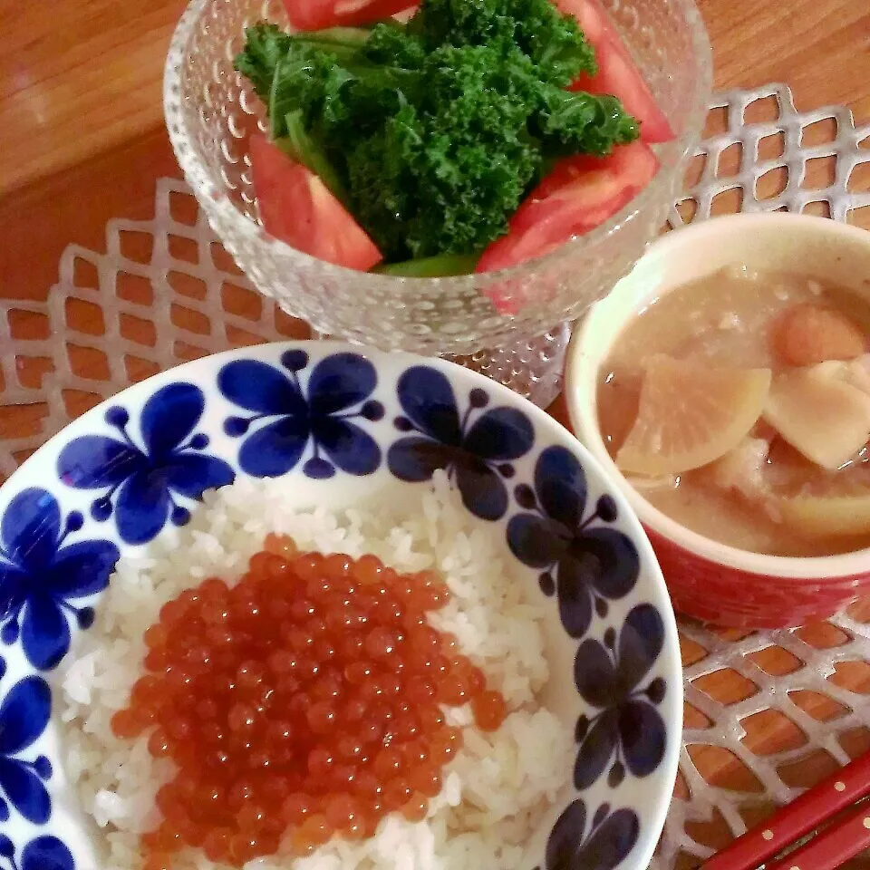 Snapdishの料理写真:手作りのいくら醤油漬けでお夕食～♪|momomotototokokokoさん