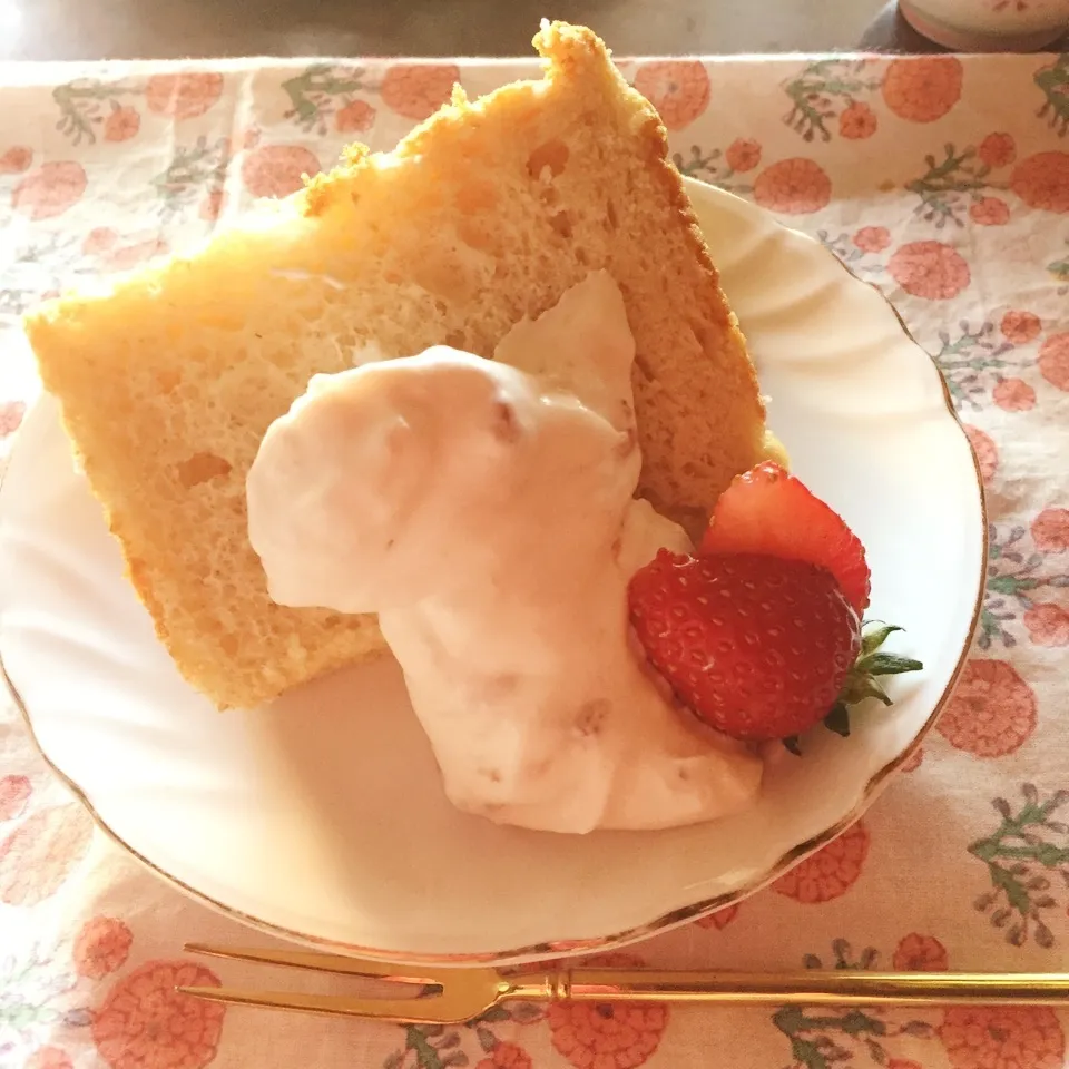 いちごのシフォンケーキ|じぇじぇさん