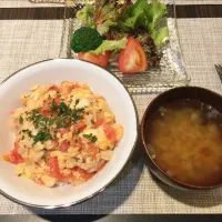 Snapdishの料理写真:【残り物活用】トマ玉丼|ゆっこさん