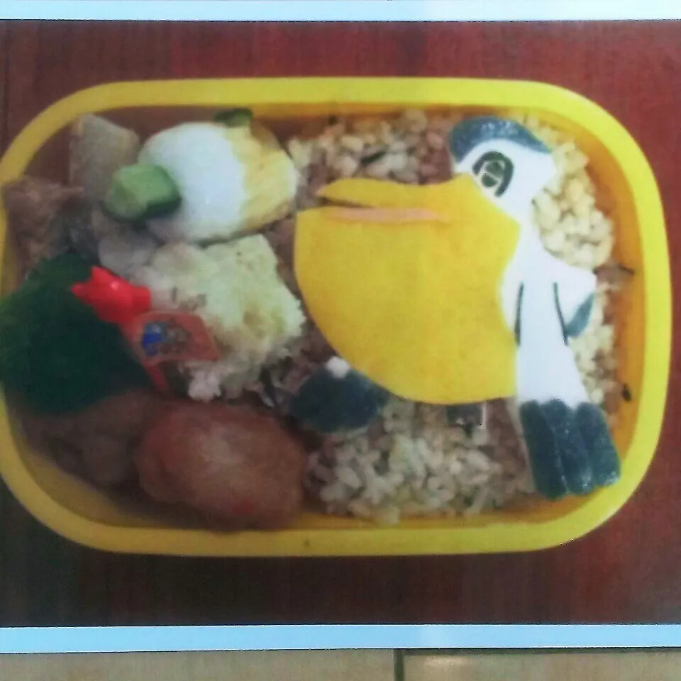 Snapdishの料理写真:☆息子の幼稚園時代のお弁当(かれこれ5年前)|momomotototokokokoさん