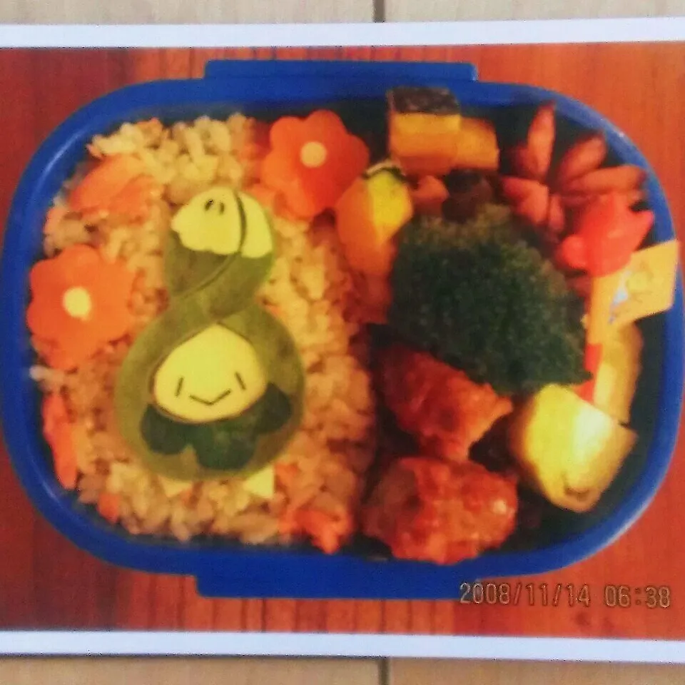 Snapdishの料理写真:☆息子の幼稚園時代のお弁当(かれこれ6年前)|momomotototokokokoさん