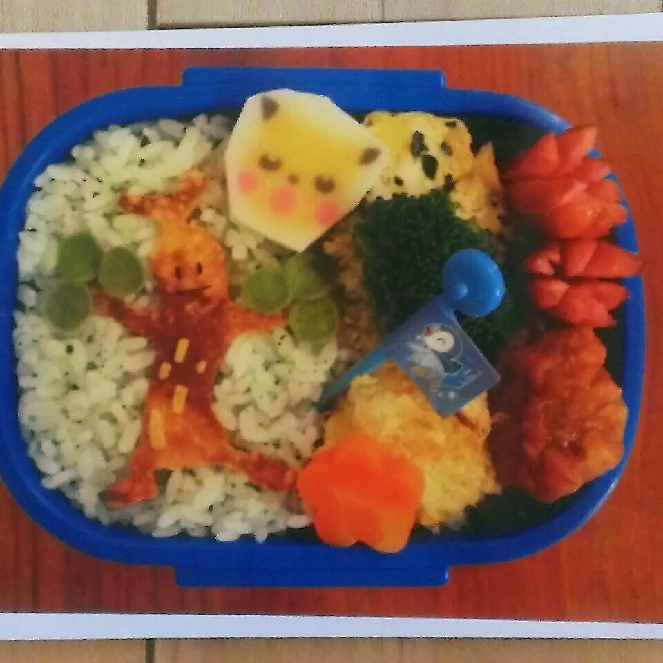 Snapdishの料理写真:☆息子の幼稚園時代のお弁当(かれこれ6年前)|momomotototokokokoさん