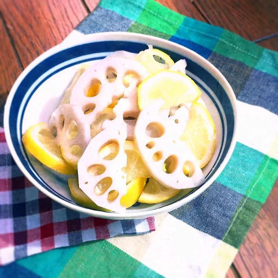 Snapdishの料理写真:レンコンのはちみつレモン漬け〜〜アレンジきく〜〜(♥ˆ﹀ˆ*|Harumiさん