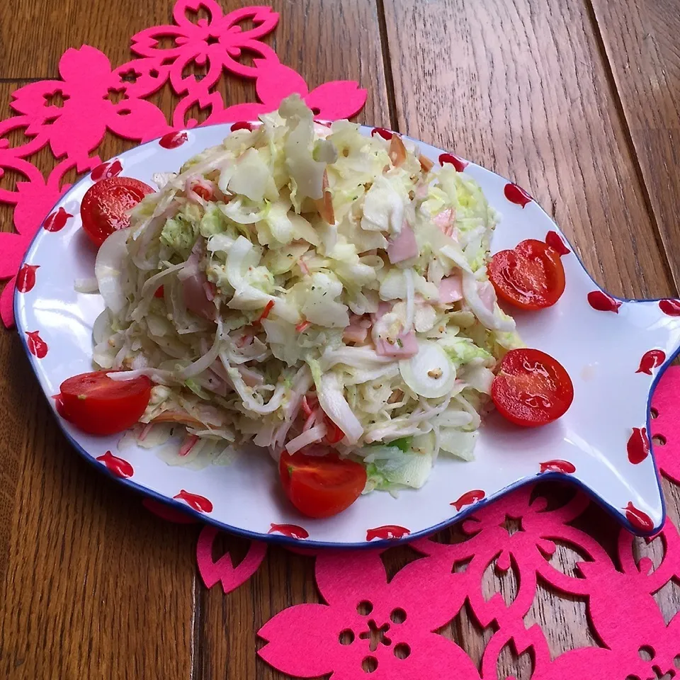 Snapdishの料理写真:grinのおうちごはんさん＊茹でキャベツの胡麻マヨサラダ|Harumiさん