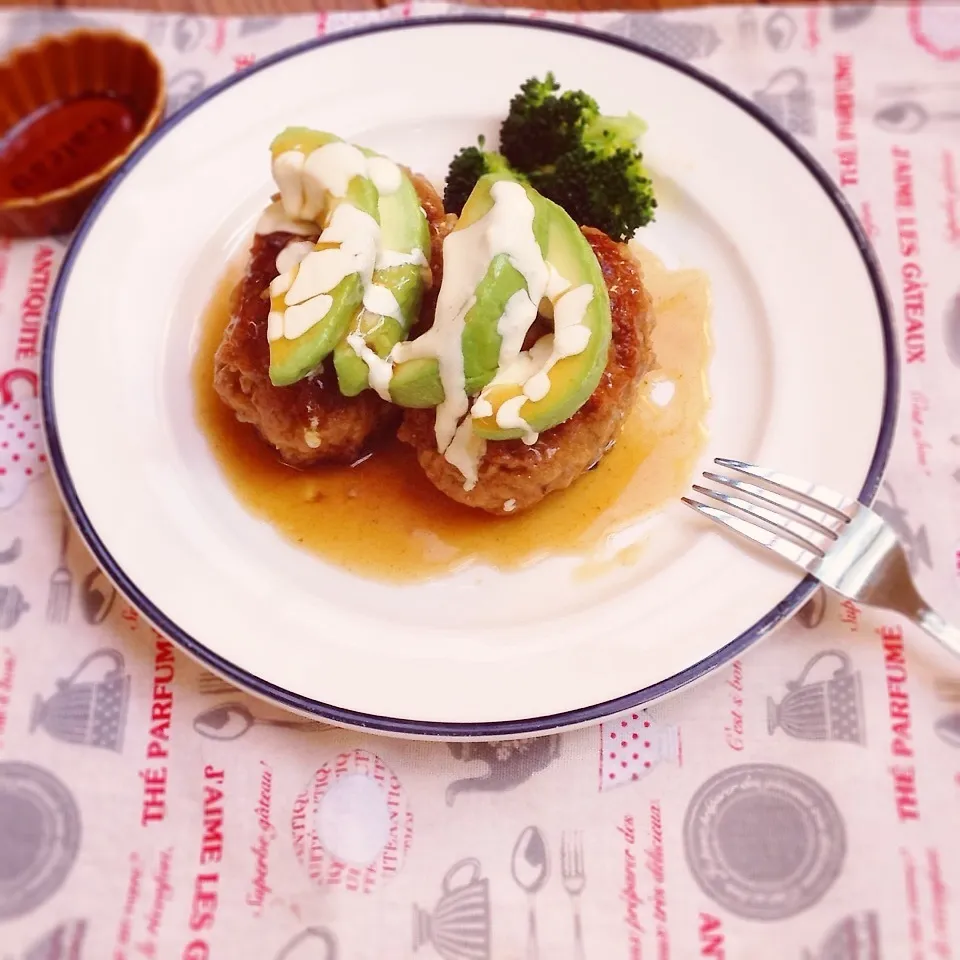 Snapdishの料理写真:中にも入れたよ〜ダブルアボガド♡ハンバーグ♡|Harumiさん