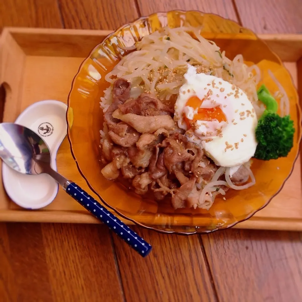 Snapdishの料理写真:豚こまもやしドン丼♪|Harumiさん