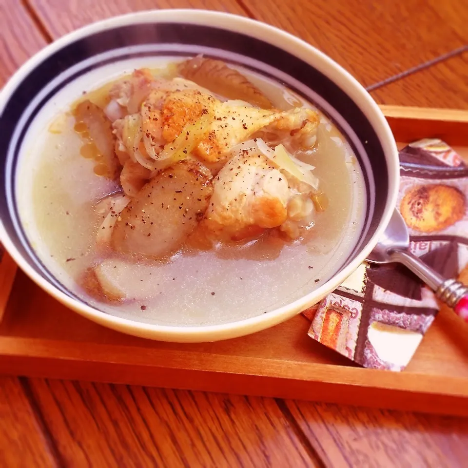 Snapdishの料理写真:手羽先とごぼうのスープ♡あったまるぅ〜|Harumiさん