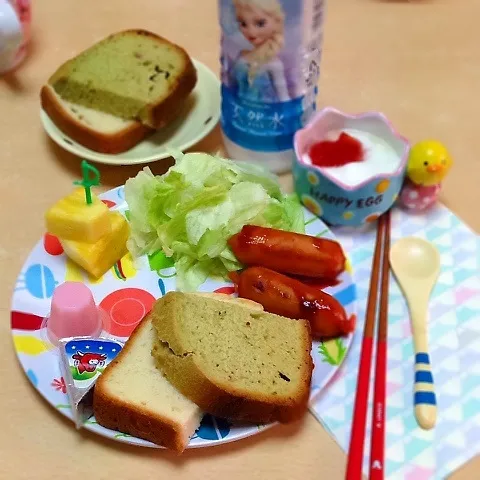 Snapdishの料理写真:抹茶パンと塩麹パン|Harumiさん