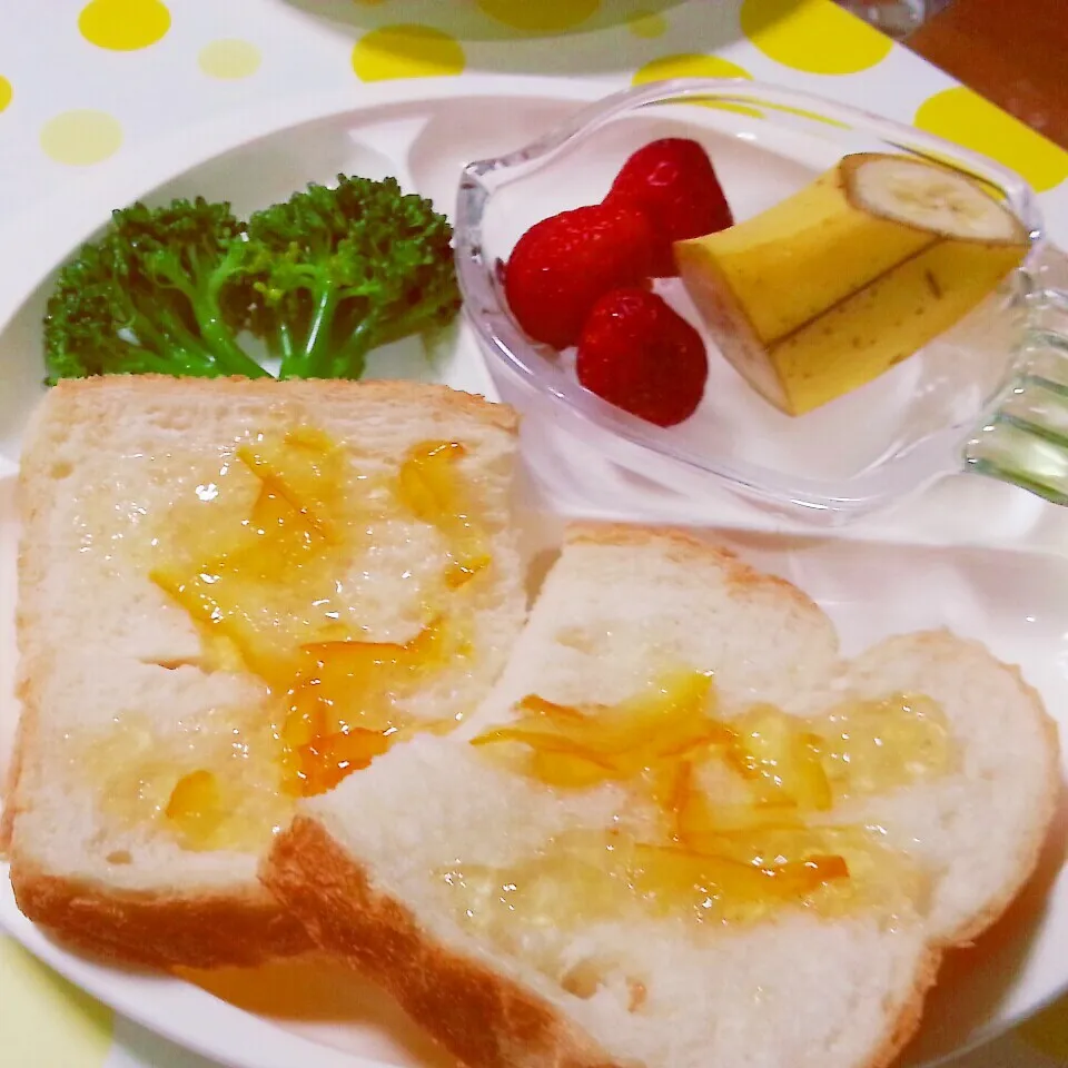 焼き立て食パンで子供朝ごはん(⌒0⌒)／~~|りらさん