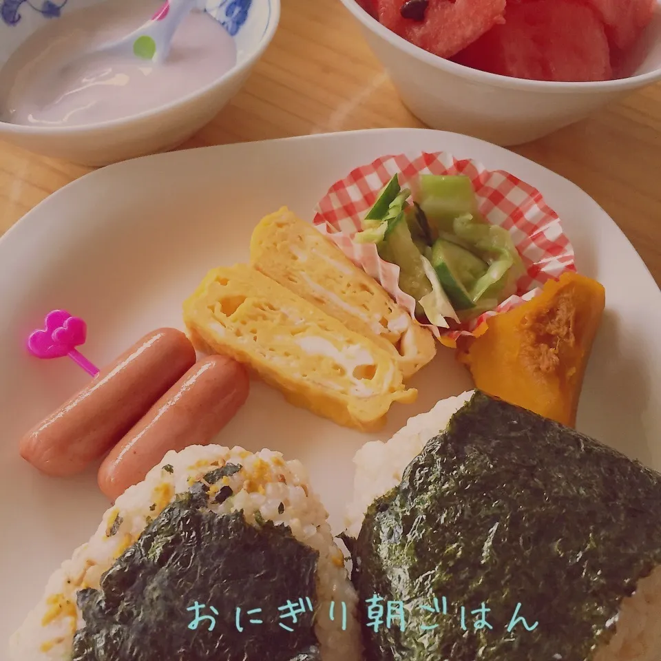 Snapdishの料理写真:おにぎり朝ごはん|harutomomamaさん