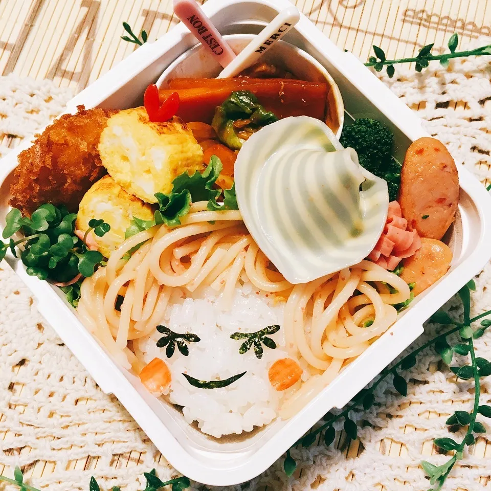 ビミョーなアフロヘア弁当´›﹏‹`|りんごさん