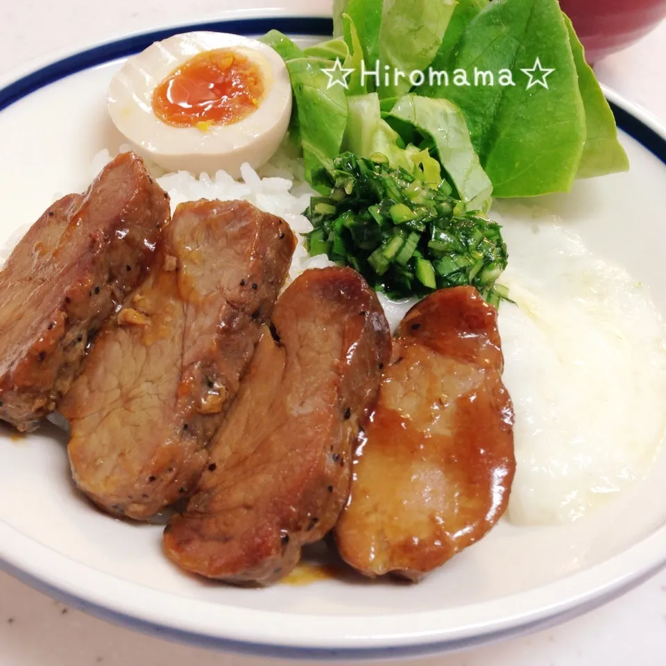 自家製焼豚とニラだれのとろろ丼♡|ひろママさん