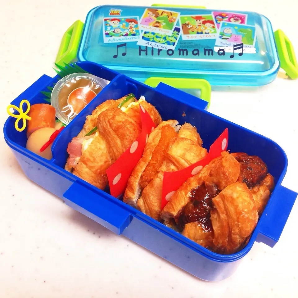 Snapdishの料理写真:クロワッサンサンド弁当(∩´͈ ᐜ `͈∩)|ひろママさん