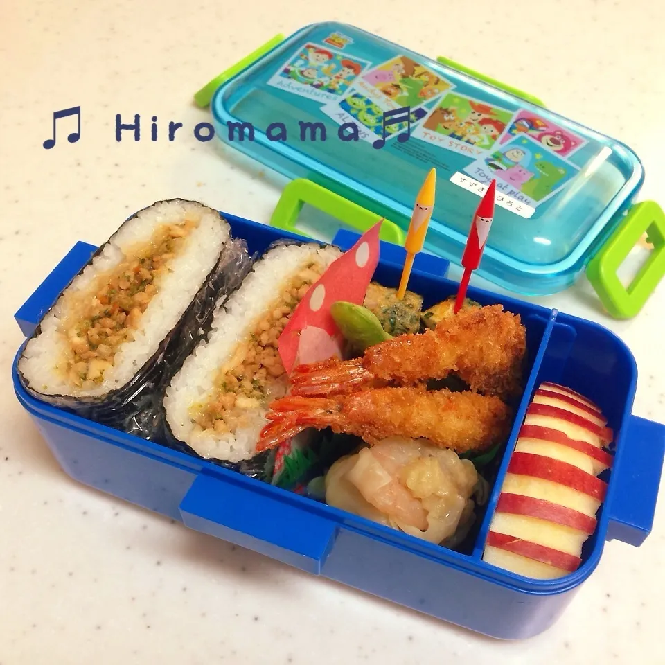 そぼろのおにぎらず弁当٩(ˊ࿀ˋ⋆)و|ひろママさん