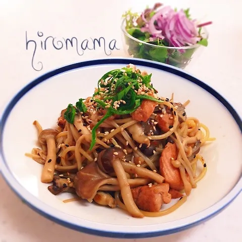 バター醤油が美味しい♬鮭とキノコのパスタ☆|ひろママさん