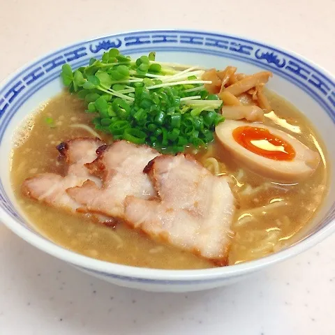 Snapdishの料理写真:背脂 鶏ガラ醤油ラーメン(*´▽｀*)ﾉ))|ひろママさん