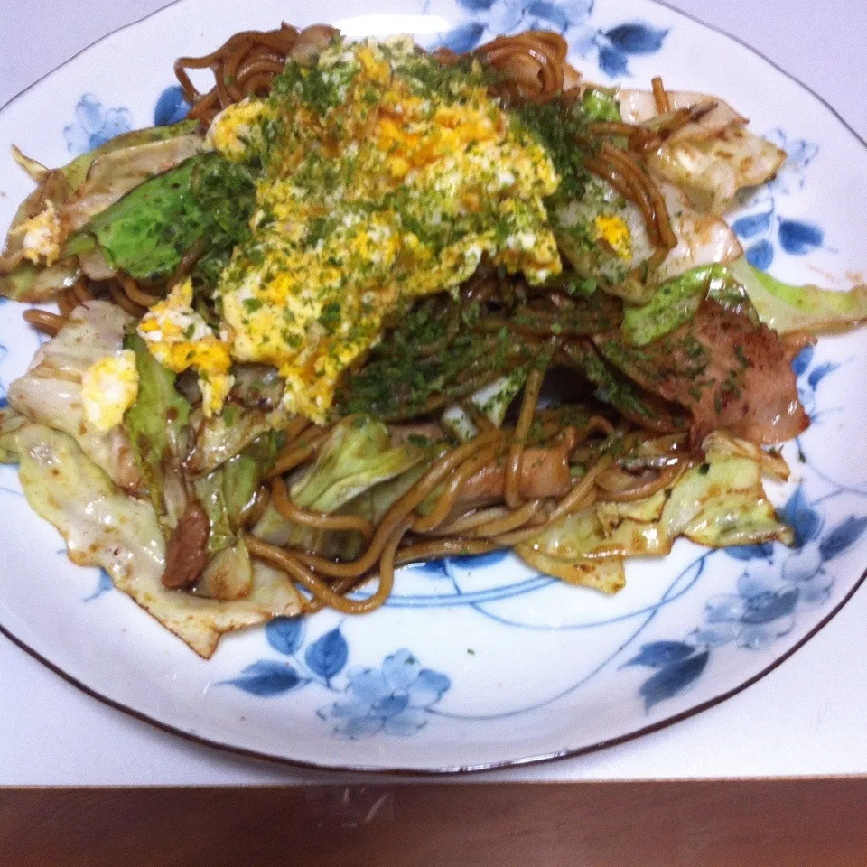 ソース焼きそば〜！玉子のっけ|せんちゃんさん