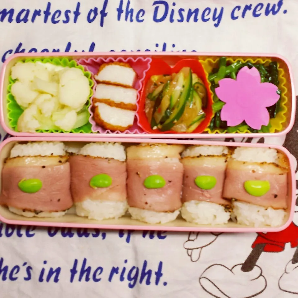 娘の 大好きな 合鴨のパストラミで巻いた おにぎり 弁当|きつねこかあさんさん