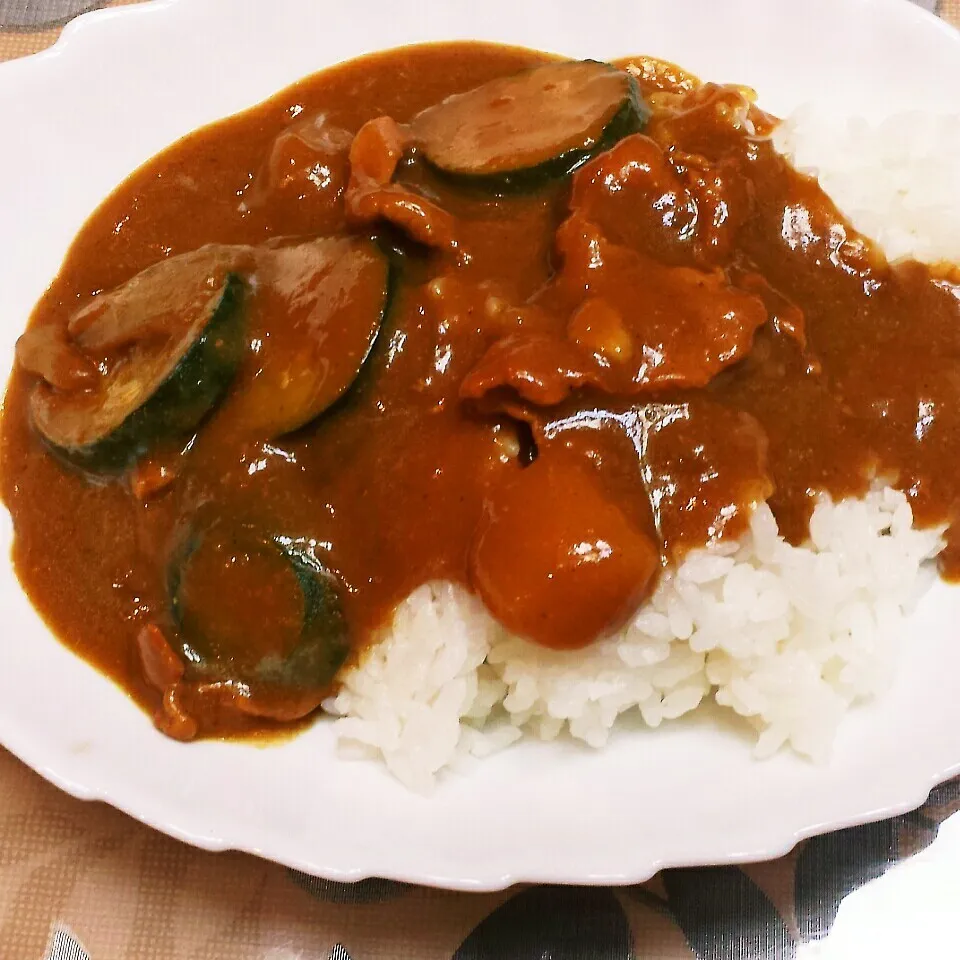 ニンニクたっぷり、ズッキーニと粉おから入り カレー|きつねこかあさんさん