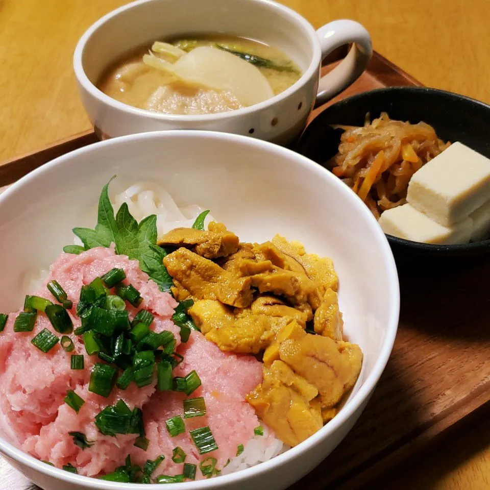 Snapdishの料理写真:ネギトロ&ウニ丼のお夕飯♪|marikuruさん