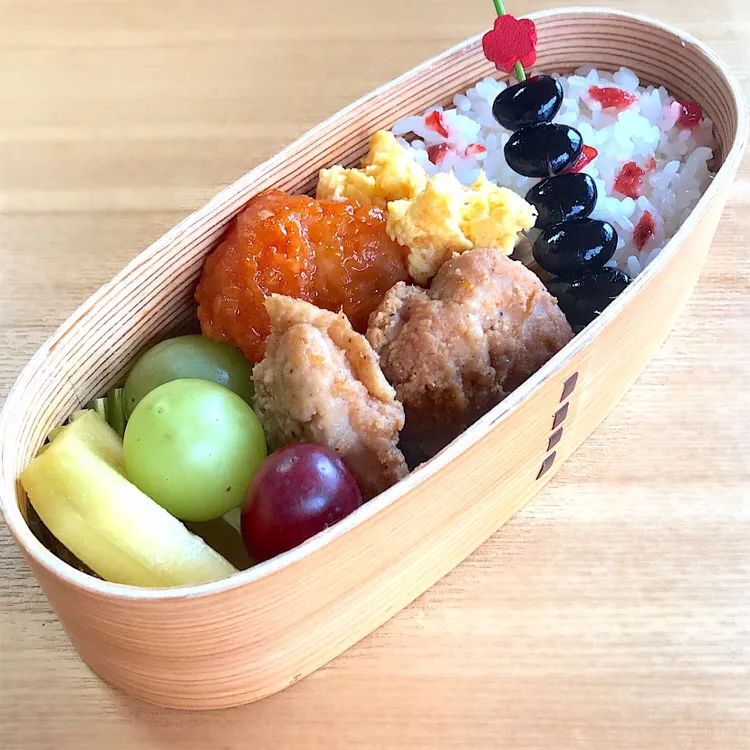 Snapdishの料理写真:娘のお弁当 #唐揚げ弁当|さくらんぼ🍒さん