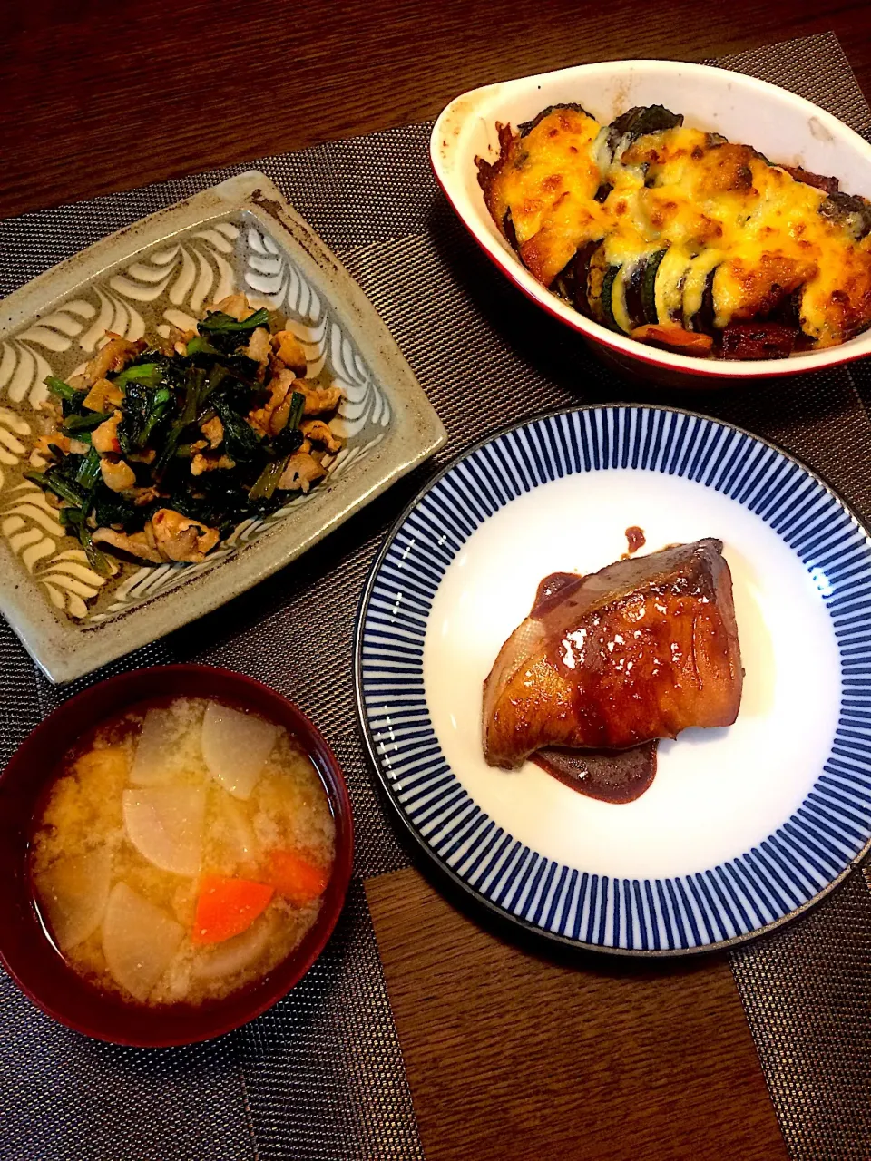 ららさんの料理 小松菜と豚こま肉のピリ辛オイスター炒め🐷|モスグリーンさん