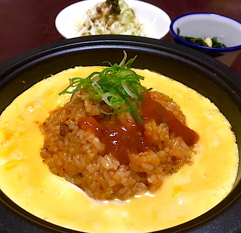 宿ぐらしの晩ごはん⭐️⭐️⭐️
鉄板オムライス(〃)≧艸≦)ｵｲｼｰ♪
キャベツ千切り 唐辛子味噌ドレッシング
ワカメ生姜醤油|ぽんたさん