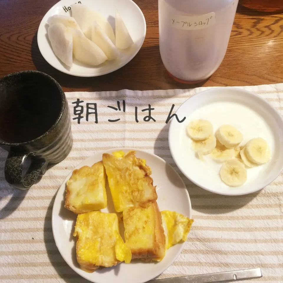 Snapdishの料理写真:フレンチトースト、梨、ヨーグルトバナナ、ダージリン|yakinasuさん