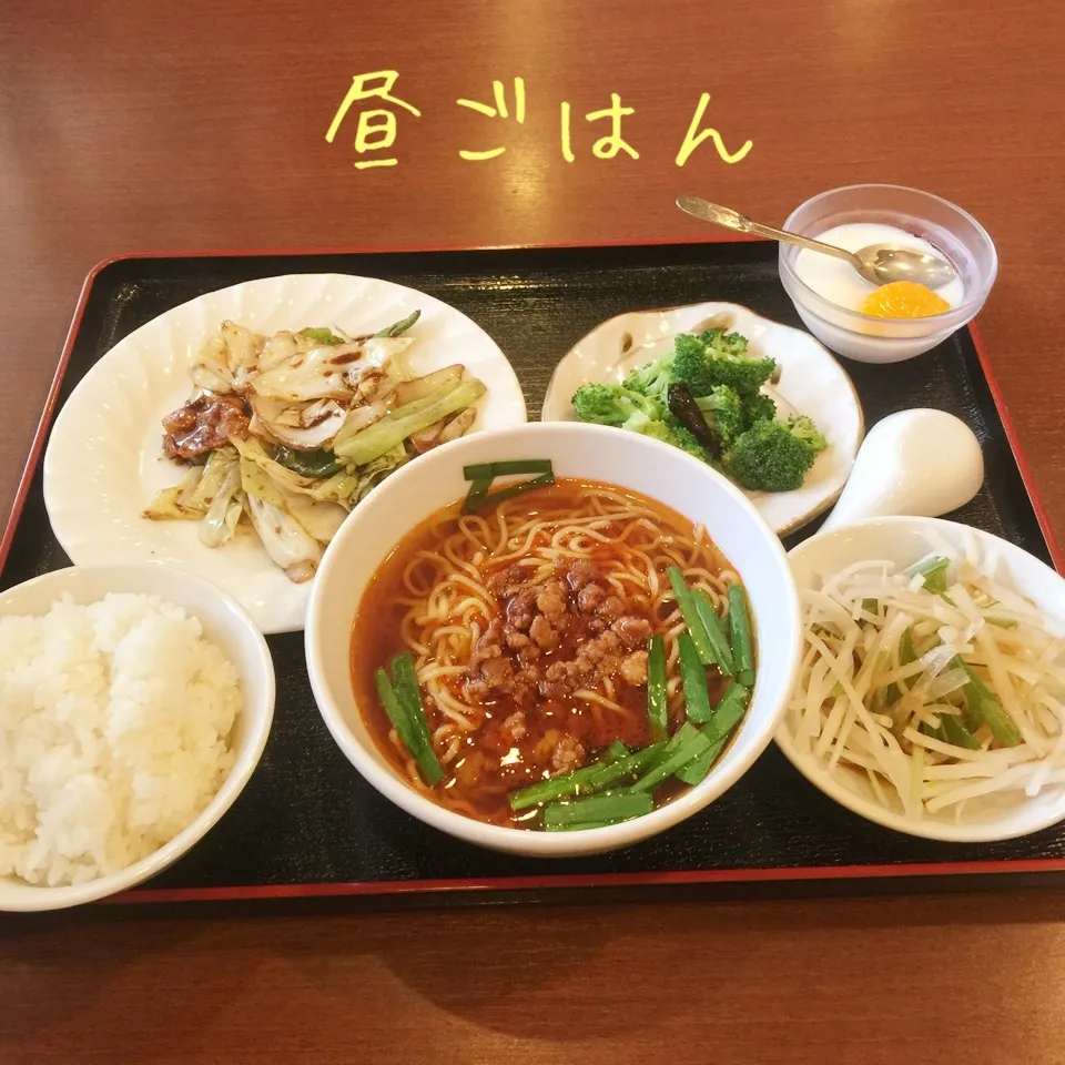 台湾ラーメン、ホイコーロー、ブロッコリーあえ、大根サラダ、|yakinasuさん