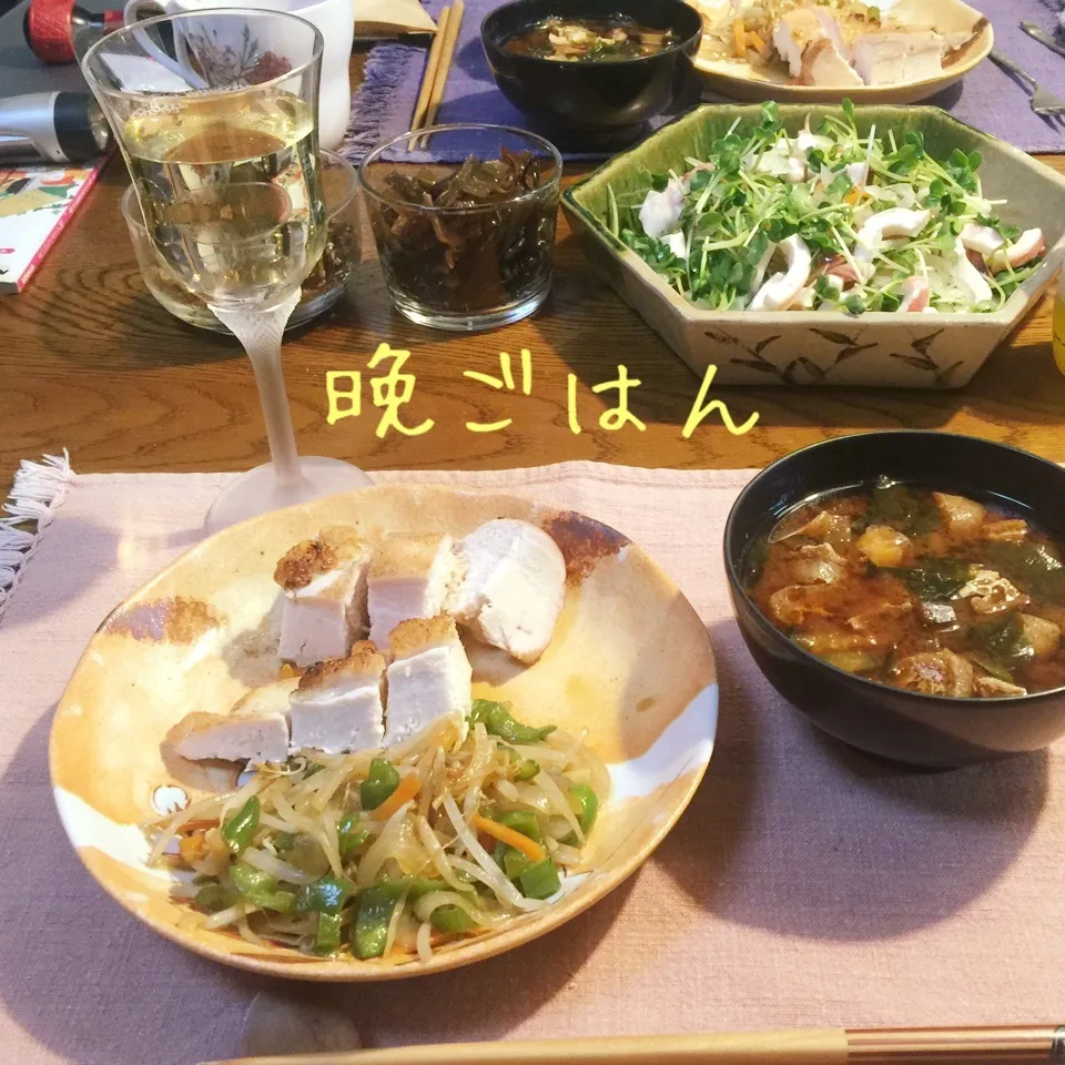 鶏胸肉のガーリック焼き、イカマリネ、野菜炒め、味噌汁|yakinasuさん