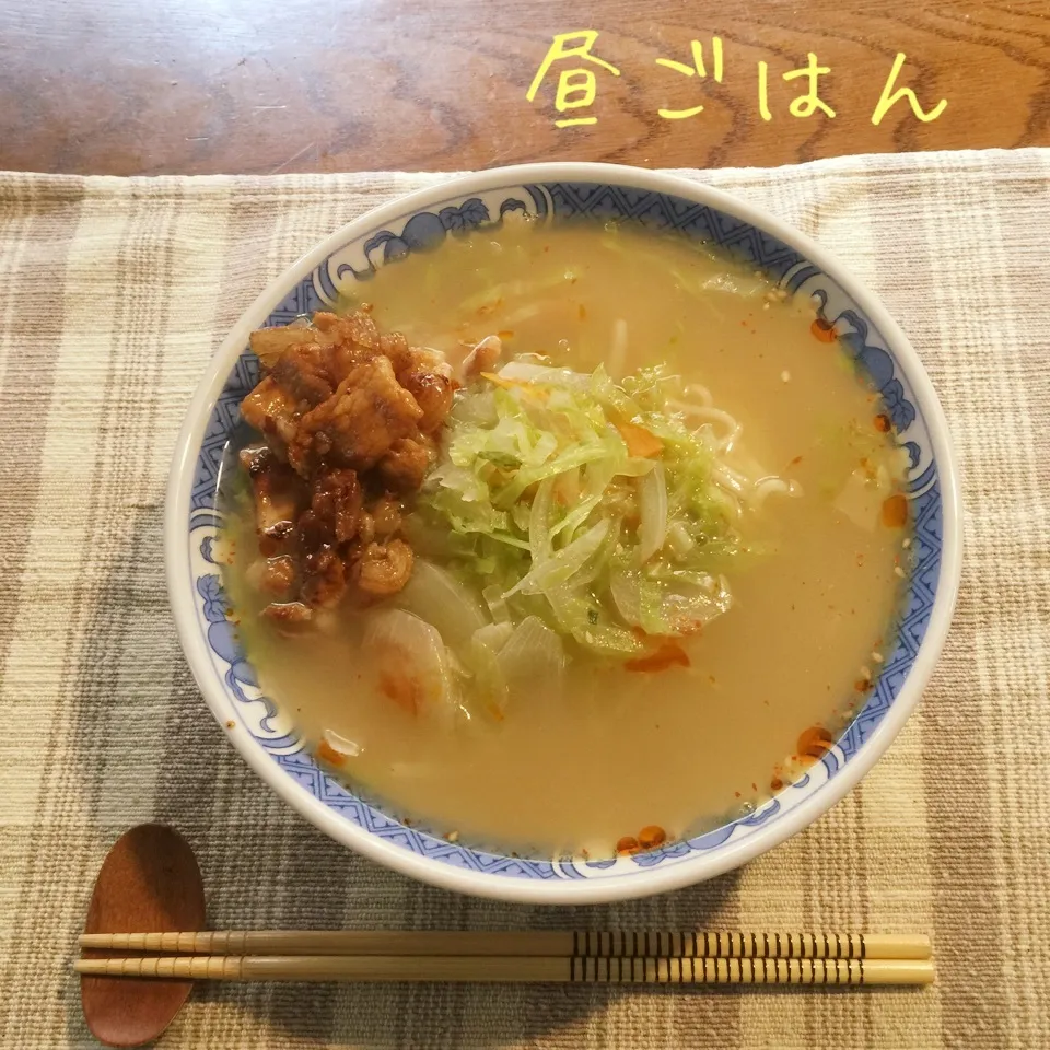 Snapdishの料理写真:豚骨ラーメン|yakinasuさん