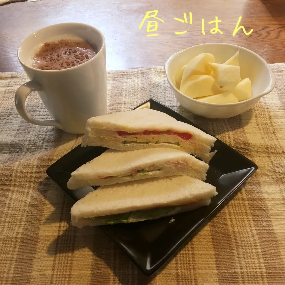 ミックスサンド、リンゴ、カプチーノ|yakinasuさん