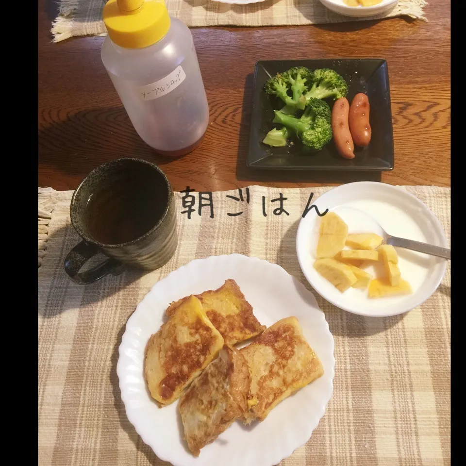 Snapdishの料理写真:フレンチトースト、ブロッコリー、ソーセージ、ヨーグルト柿|yakinasuさん