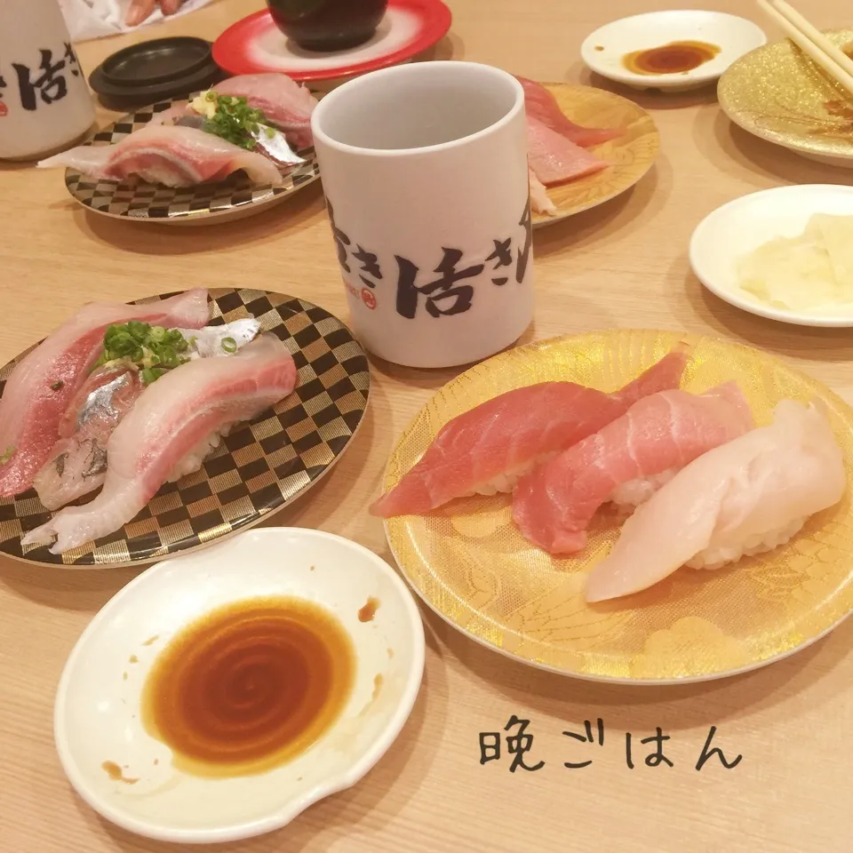 Snapdishの料理写真:回転寿司で、鮪づくした、磯三貫盛り|yakinasuさん