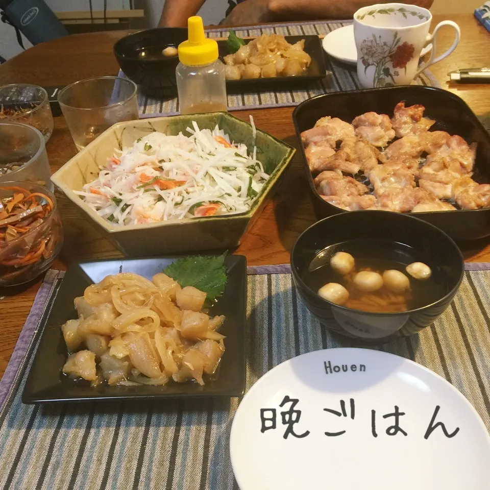 鶏もも肉の塩焼き鳥、玉ねぎ蒟蒻生姜焼き、大根カニカマサラダ|yakinasuさん