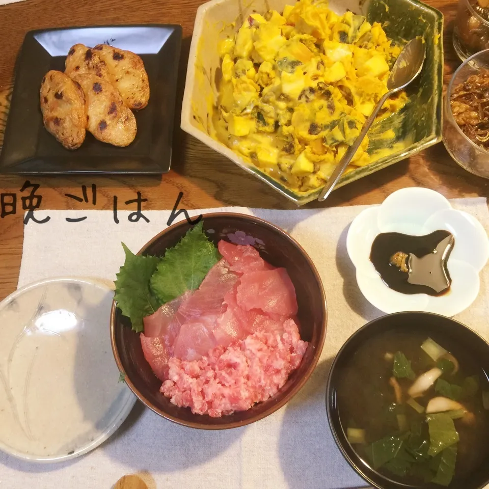 鮪丼、南瓜、リンゴ、柿、レーズンのヨーグルトサラダ、野菜天焼|yakinasuさん