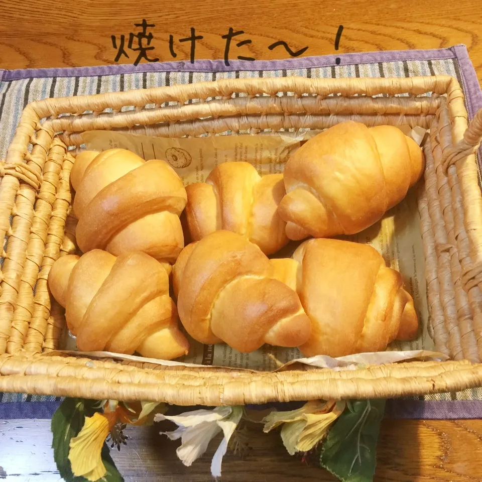 バターロール、チョコシロップぬって巻きました。|yakinasuさん