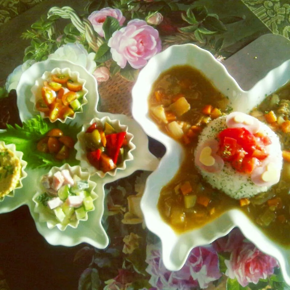 ヘルシーカレー♪コリーノさんの盛り付&餃子皮カップサラダ♪|henryさん