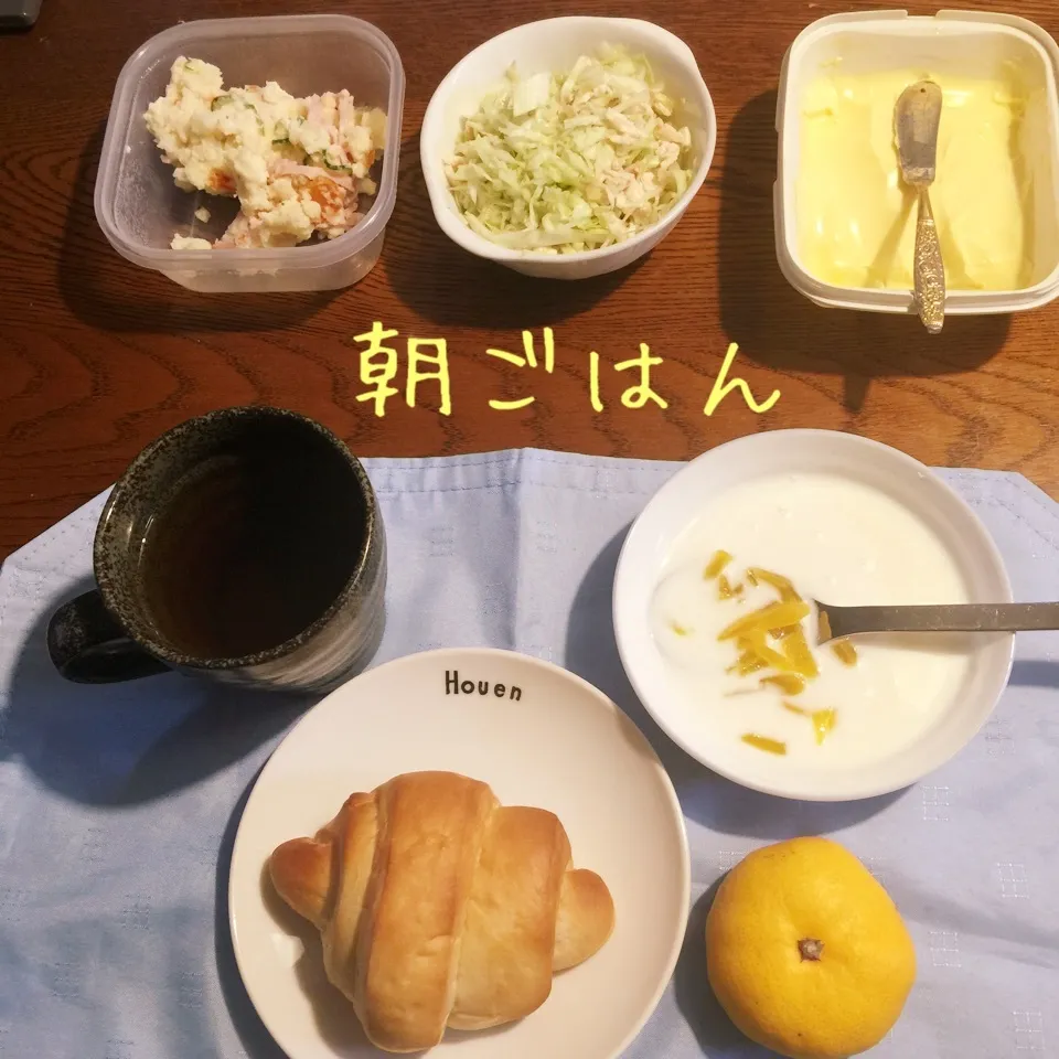 Snapdishの料理写真:メープルロールパン、ポテトサラダ、キャベツチキンサラダ、|yakinasuさん